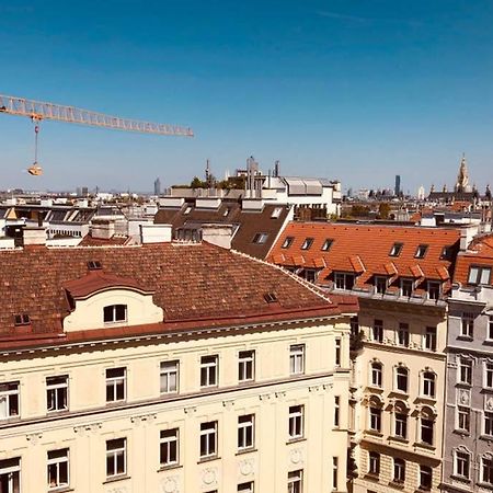 Mitten Im Achten. Zentrale Wohnung In Wien Экстерьер фото